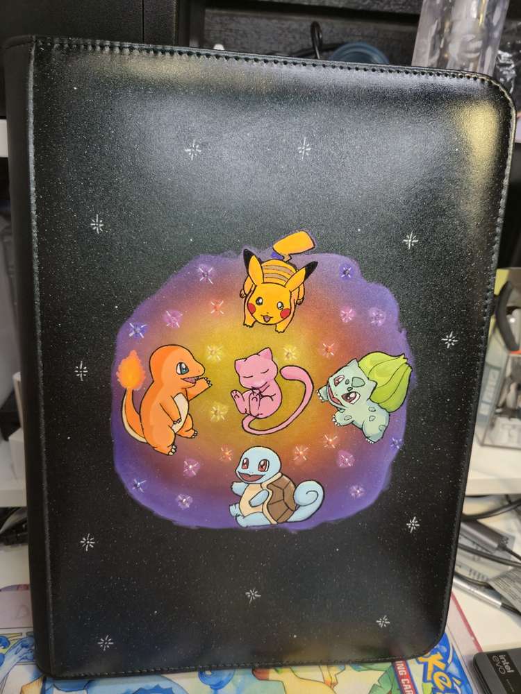 Chubby/Goofy Pokémon Circle Binder – B-vare ✨